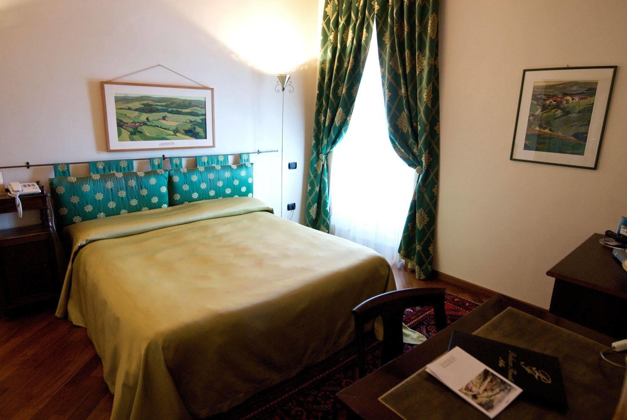 Palazzo Finati Bed & Breakfast Alba  Exterior photo