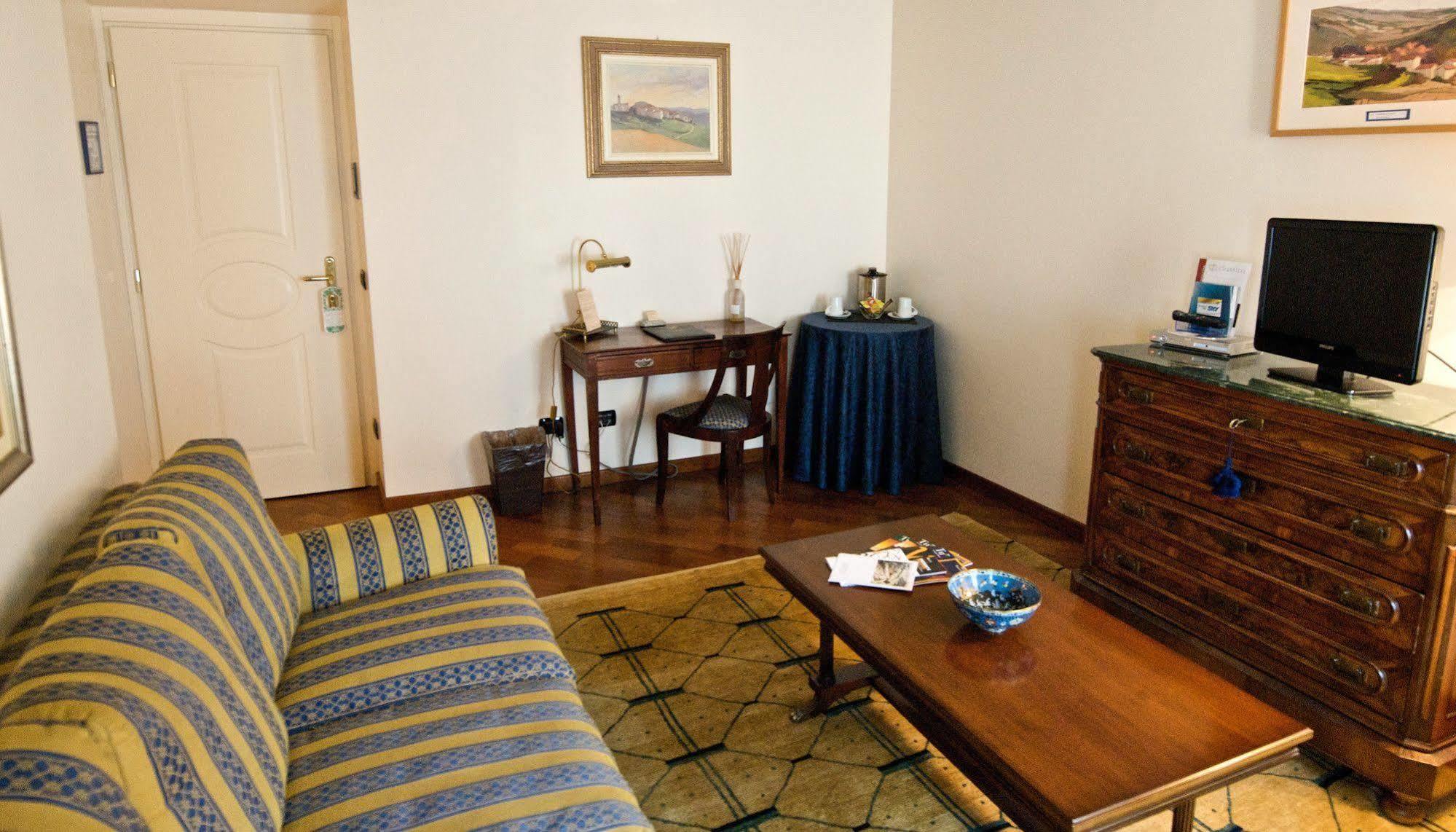 Palazzo Finati Bed & Breakfast Alba  Exterior photo