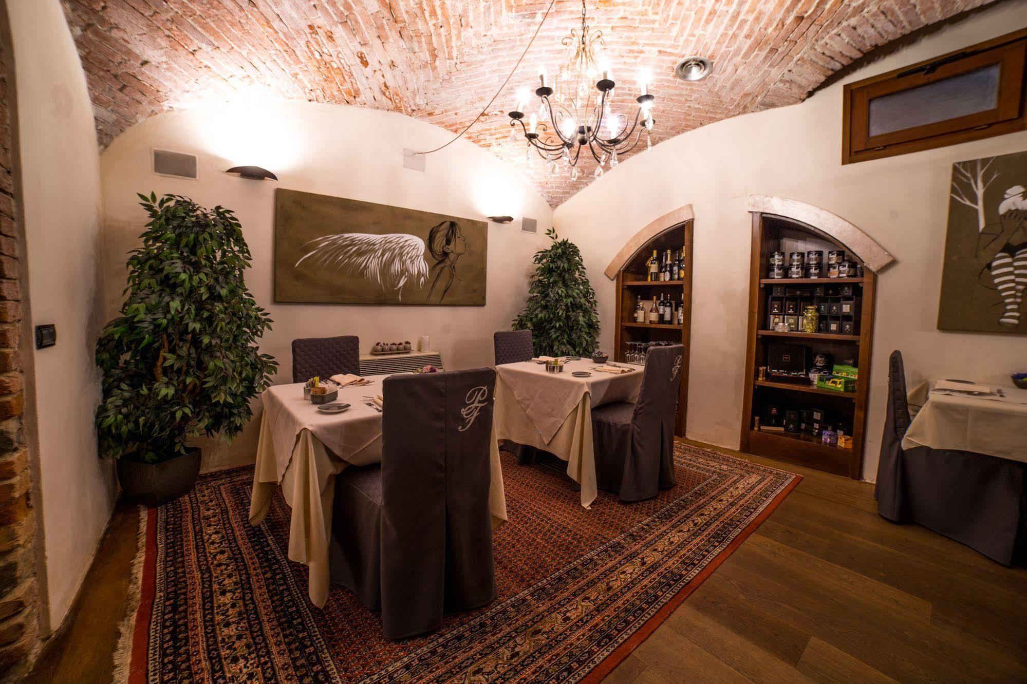 Palazzo Finati Bed & Breakfast Alba  Exterior photo